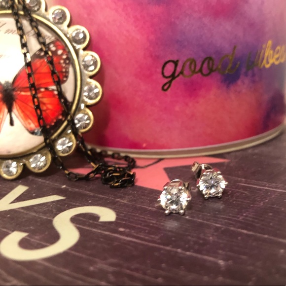 ☀️1CT each Cubic Zirconia Six Prong Studs☀️ - Picture 5 of 6